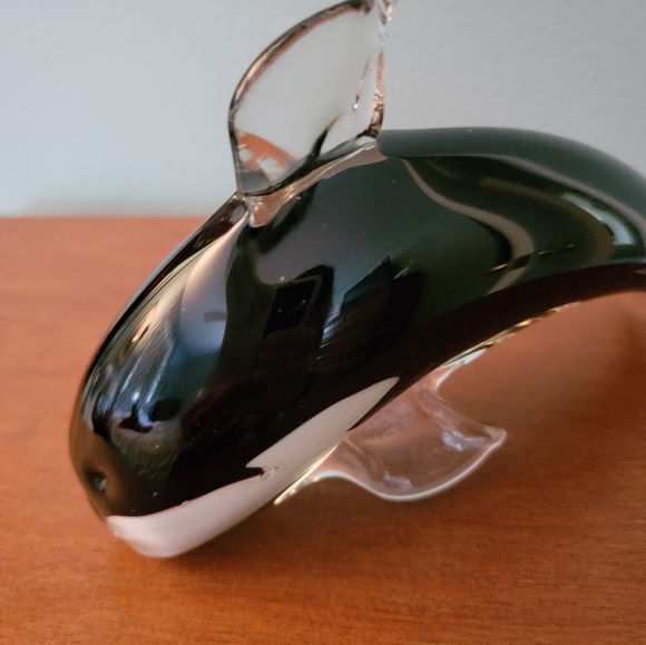 Glass Black & White Orca Whale Figurine - Picture 3 of 7
